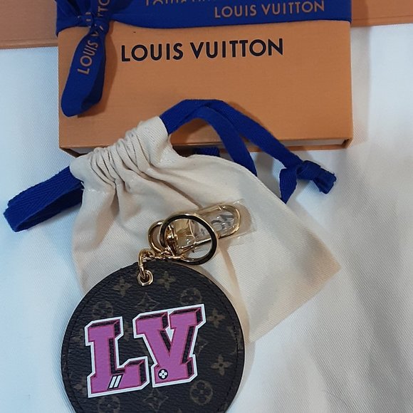 New Louis Vuitton Bag Charm with tattoo heart arrow LV double sided key holder c - Picture 2 of 3